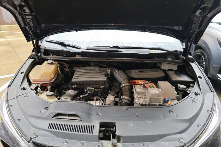Used BYD Song MAX New Energy 2019 DM 1.5T Smart Connect Zhiyao Model 7 Seats China V Emission Standard Engine Bay
