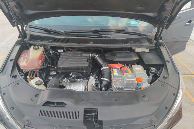 Used BYD Song MAX New Energy 2019 DM 1.5T Smart Connect Advanced 7-Seater China VI Standard Engine Bay