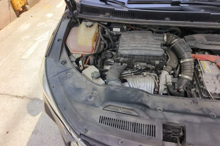 Used BYD Song MAX New Energy 2019 DM 1.5T Smart Connect Advanced 7-Seater China VI Standard Engine Bay Right