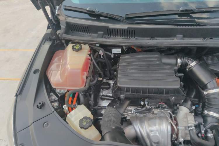 Used BYD Song MAX New Energy 2019 DM 1.5T Smart Connect Advanced 7-Seater China VI Standard Engine Bay Right