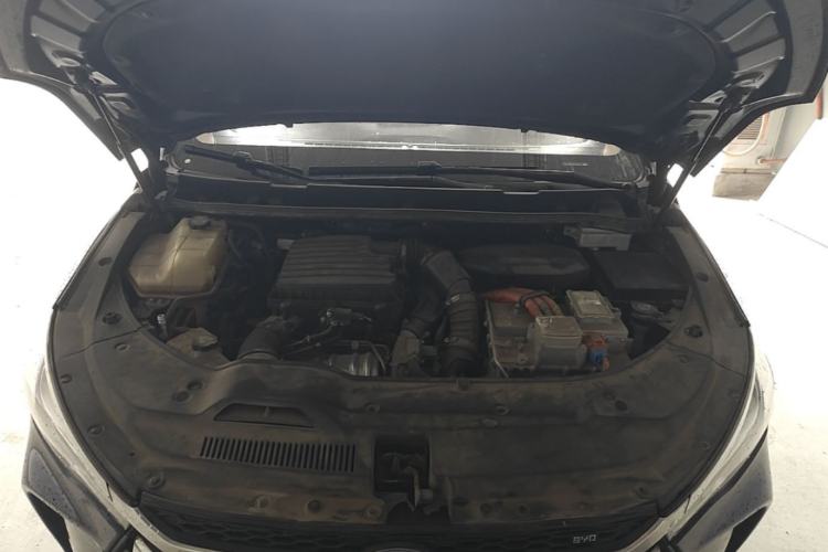 Used BYD Song MAX New Energy 2019 DM 1.5T Smart Connect Advanced 7-Seater China VI Standard Engine Bay