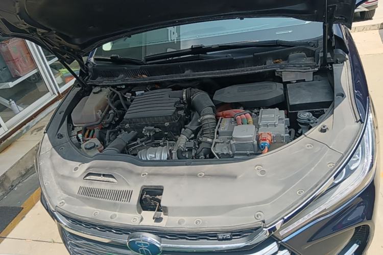 Used BYD Song MAX New Energy 2019 DM 1.5T Smart Connect Advanced 7-Seater China VI Standard Engine Bay