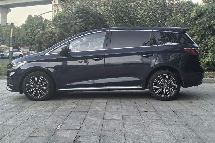 Used BYD Song MAX New Energy 2019 DM 1.5T Smart Connect Advanced 6-Seater China VI Standard Exterior 3