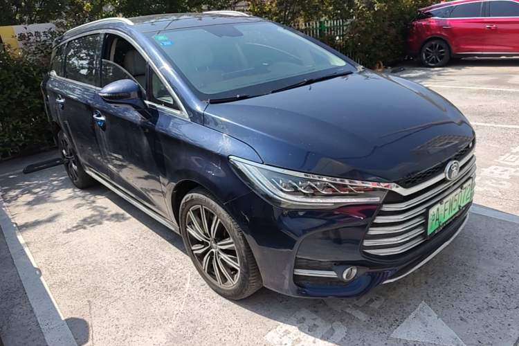 Used BYD Song MAX New Energy 2019 DM 1.5T Smart Connect Zhiyao Model 6 Seats China VI Standard Front Right 45 Deg
