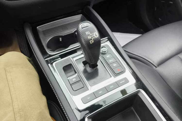 Used BYD Song MAX New Energy 2019 DM 1.5T Smart Connect Advanced 6-Seater China VI Standard Gear Lever