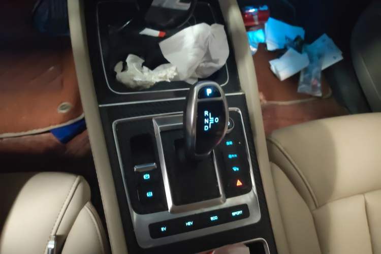 Used BYD Song MAX New Energy 2019 DM 1.5T Smart Connect Enjoyment Model 7 Seats China V Emission Standard Gear Lever