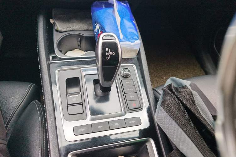 Used BYD Song MAX New Energy 2019 DM 1.5T Smart Connect Advanced 6-Seater China VI Standard Gear Lever