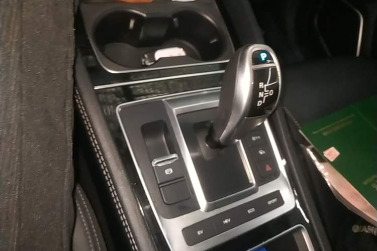 Used BYD Song MAX New Energy 2019 DM 1.5T Smart Connect Advanced 6-Seater China VI Standard Gear Lever