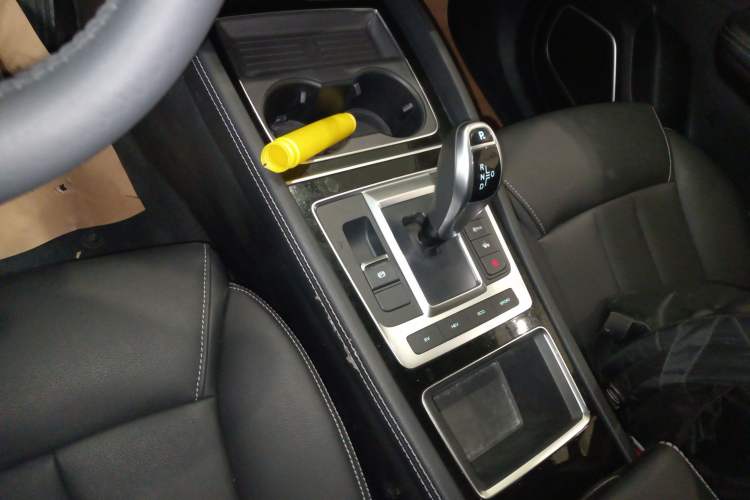 Used BYD Song MAX New Energy 2019 DM 1.5T Smart Connect Advanced 7-Seater China VI Standard Gear Lever