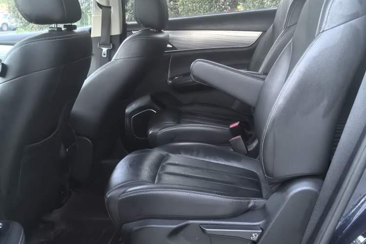 Used BYD Song MAX New Energy 2019 DM 1.5T Smart Connect Advanced 6-Seater China VI Standard Interior 2