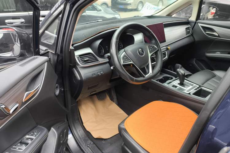Used BYD Song MAX New Energy 2019 DM 1.5T Smart Connect Advanced 6-Seater China VI Standard Interior 3