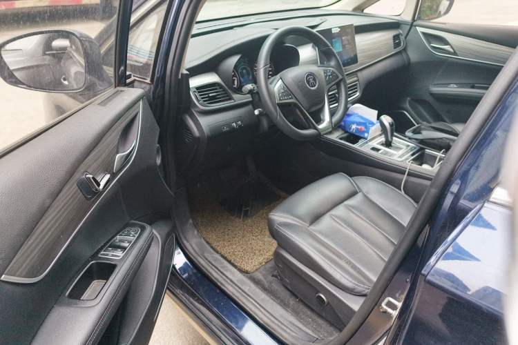 Used BYD Song MAX New Energy 2019 DM 1.5T Smart Connect Advanced 6-Seater China VI Standard Interior 3