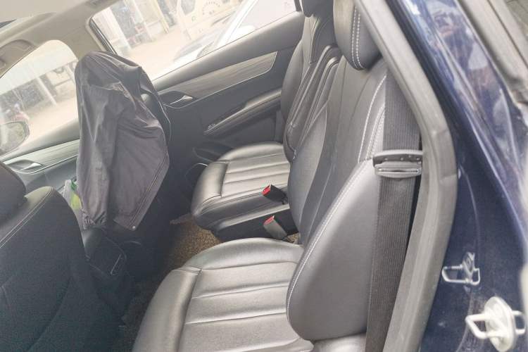 Used BYD Song MAX New Energy 2019 DM 1.5T Smart Connect Advanced 6-Seater China VI Standard Interior 4