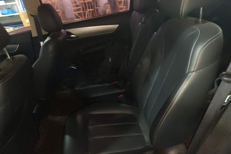 Used BYD Song MAX New Energy 2019 DM 1.5T Smart Connect Advanced 6-Seater China VI Standard Interior 4
