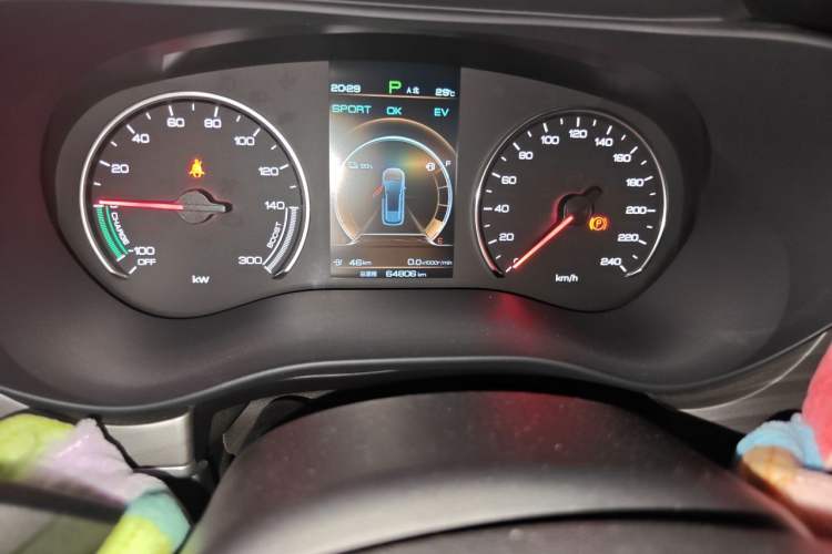 Used BYD Song MAX New Energy 2019 DM 1.5T Smart Connect Advanced 6-Seater China VI Standard Odometer Close Up