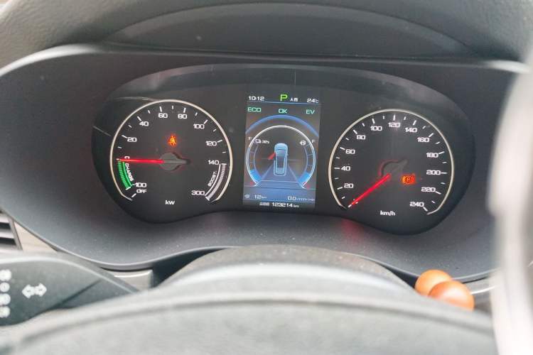 Used BYD Song MAX New Energy 2019 DM 1.5T Smart Connect Advanced 6-Seater China VI Standard Odometer Close Up