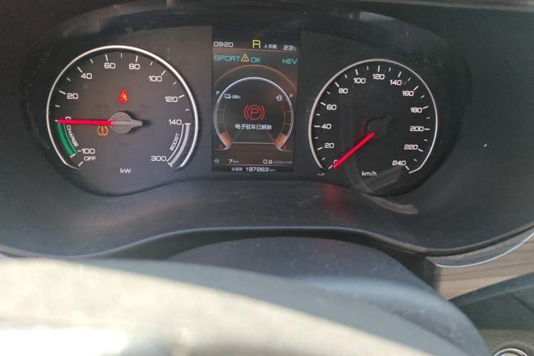 Used BYD Song MAX New Energy 2019 DM 1.5T Smart Connect Advanced 6-Seater China VI Standard Odometer Close Up