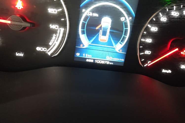 Used BYD Song MAX New Energy 2019 DM 1.5T Smart Connect Advanced 7-Seater China VI Standard Odometer Close Up