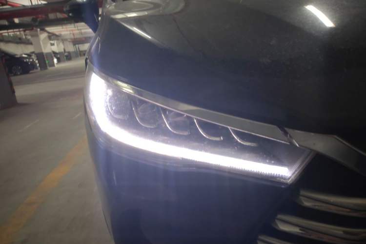 Used BYD Song MAX New Energy 2019 DM 1.5T Smart Connect Enjoyment Model 7 Seats China V Emission Standard Right Front Headlight