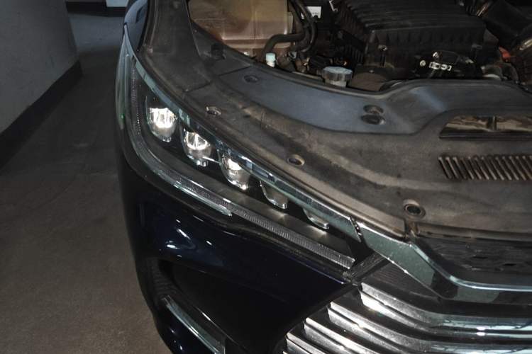 Used BYD Song MAX New Energy 2019 DM 1.5T Smart Connect Advanced 6-Seater China VI Standard Right Front Headlight