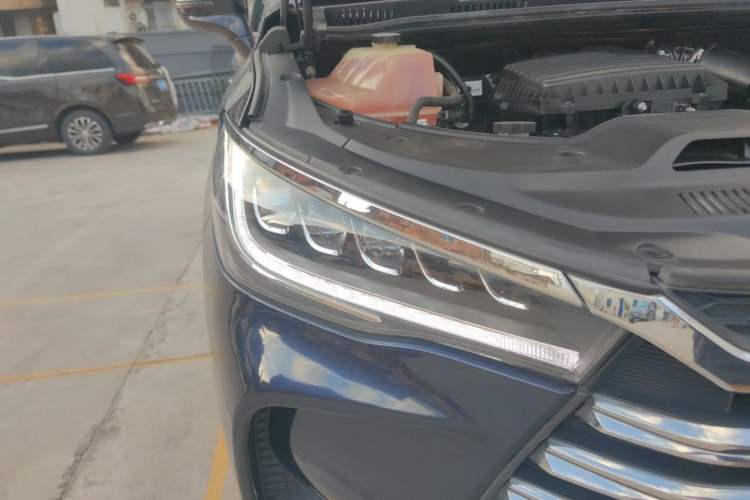 Used BYD Song MAX New Energy 2019 DM 1.5T Smart Connect Advanced 7-Seater China VI Standard Right Front Headlight
