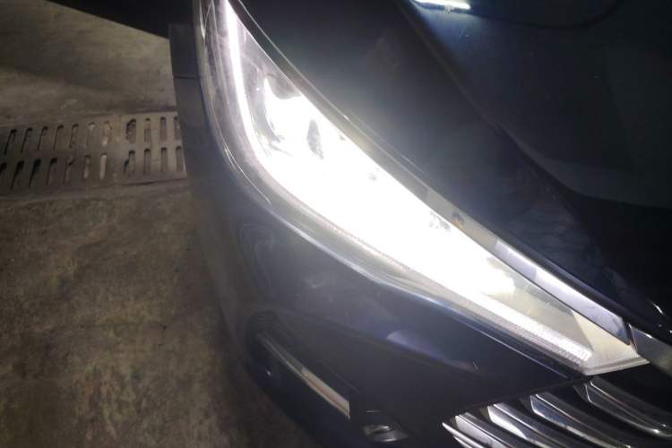 Used BYD Song MAX New Energy 2019 DM 1.5T Smart Connect Advanced 7-Seater China VI Standard Right Front Headlight