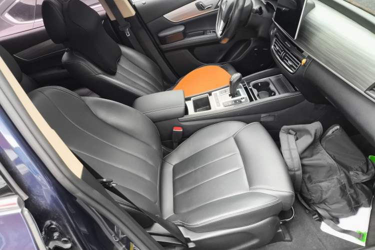 Used BYD Song MAX New Energy 2019 DM 1.5T Smart Connect Advanced 6-Seater China VI Standard Right Front Seat