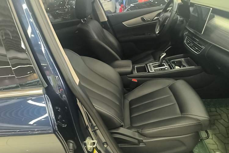 Used BYD Song MAX New Energy 2019 DM 1.5T Smart Connect Advanced 7-Seater China VI Standard Right Front Seat