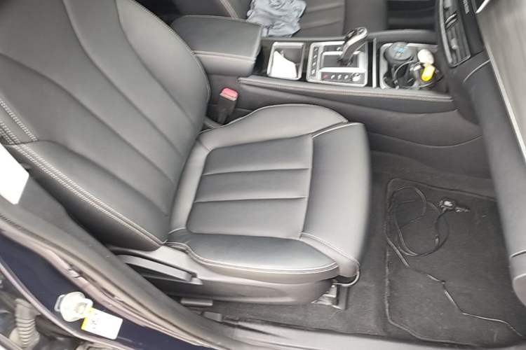 Used BYD Song MAX New Energy 2019 DM 1.5T Smart Connect Advanced 6-Seater China VI Standard Right Front Seat
