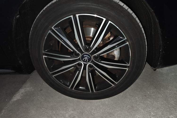 Used BYD Song MAX New Energy 2019 DM 1.5T Smart Connect Advanced 6-Seater China VI Standard Right Front Wheel Hub
