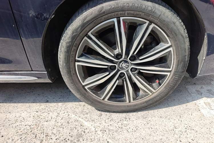 Used BYD Song MAX New Energy 2019 DM 1.5T Smart Connect Zhiyao Model 6 Seats China VI Standard Right Front Wheel Hub
