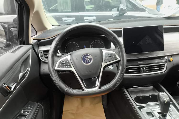 Used BYD Song MAX New Energy 2019 DM 1.5T Smart Connect Advanced 6-Seater China VI Standard Steering Wheel