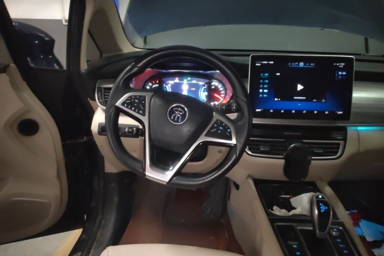 Used BYD Song MAX New Energy 2019 DM 1.5T Smart Connect Enjoyment Model 7 Seats China V Emission Standard Steering Wheel