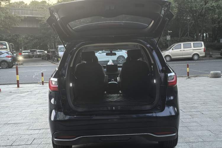 Used BYD Song MAX New Energy 2019 DM 1.5T Smart Connect Advanced 6-Seater China VI Standard Trunk