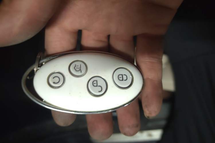 Used BYD Song MAX New Energy 2019 DM 1.5T Smart Connect Enjoyment Model 7 Seats China V Emission Standard Vehicle Key