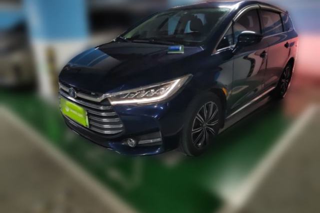 Ojetý BYD Song MAX New Energy 2019 DM 1.5T Smart Connect Advanced 6-Seater China VI Standard