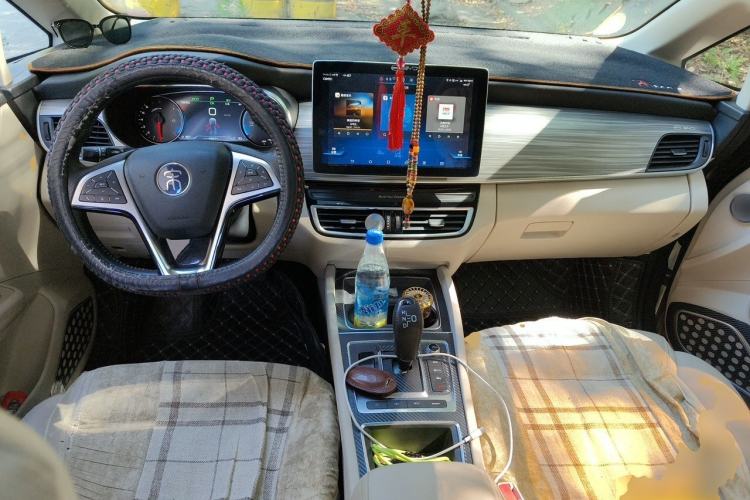 Used BYD Song MAX New Energy 2019 DM 1.5T Smart Connect Zhiyao Model 6-Seater China V Emission Standard Center Console