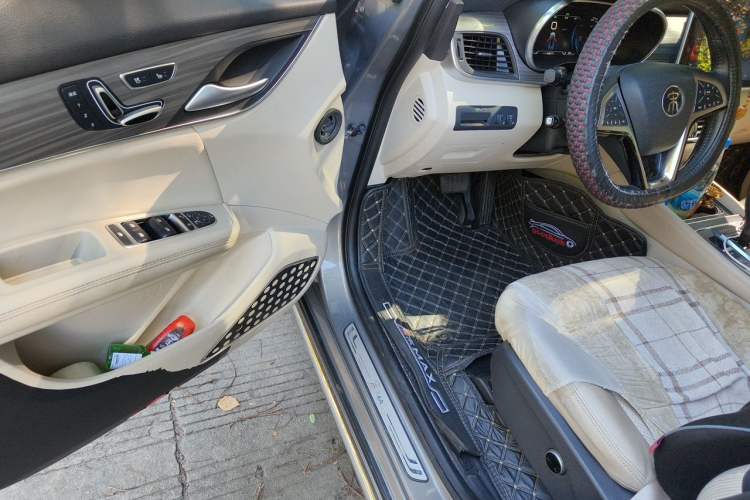 Used BYD Song MAX New Energy 2019 DM 1.5T Smart Connect Zhiyao Model 6-Seater China V Emission Standard Driver Seat