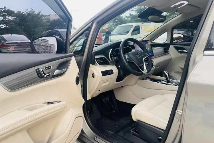 Used BYD Song MAX New Energy 2019 DM 1.5T Smart Connect Zhiyao Model 6-Seater China V Emission Standard Driver Seat