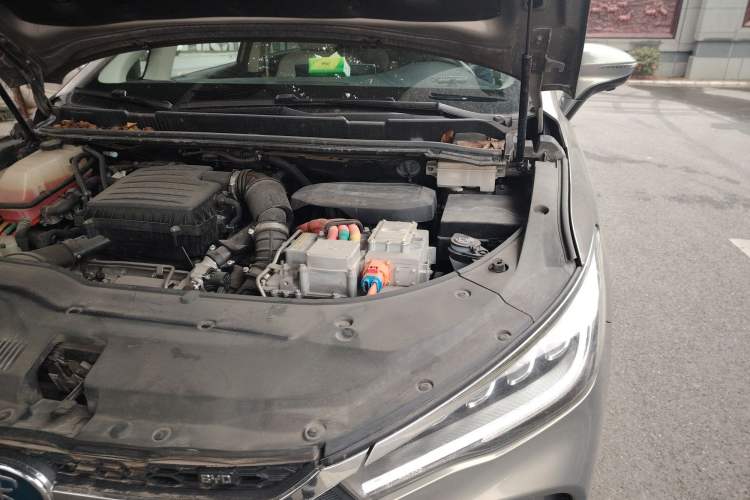 Used BYD Song MAX New Energy 2019 DM 1.5T Smart Connect Zhiyao Model 6-Seater China V Emission Standard Engine Bay Left