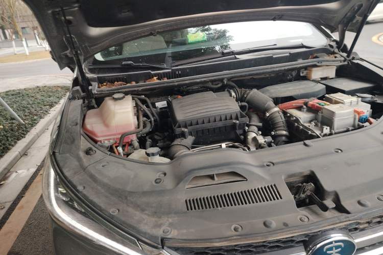 Used BYD Song MAX New Energy 2019 DM 1.5T Smart Connect Zhiyao Model 6-Seater China V Emission Standard Engine Bay Right