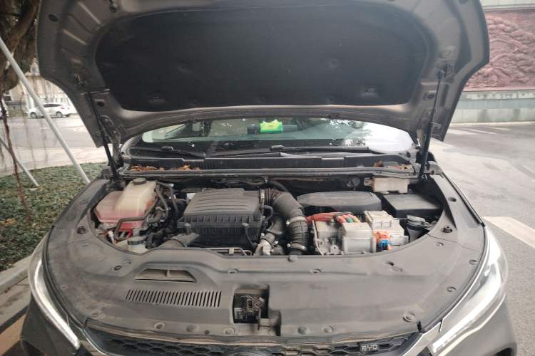 Used BYD Song MAX New Energy 2019 DM 1.5T Smart Connect Zhiyao Model 6-Seater China V Emission Standard Engine Bay