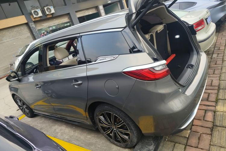 Used BYD Song MAX New Energy 2019 DM 1.5T Smart Connect Enjoyment Model 6-Seater China V Standard Exterior 3