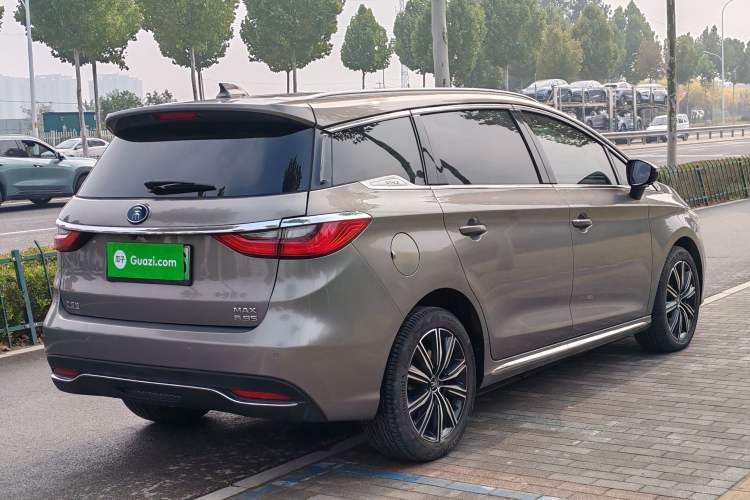 Used BYD Song MAX New Energy 2019 DM 1.5T Smart Connect Zhiyao Model 6-Seater China V Emission Standard Exterior 3