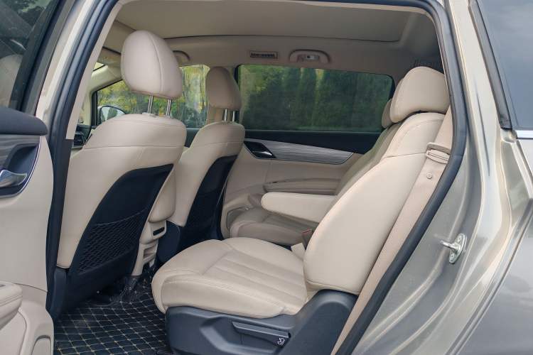 Used BYD Song MAX New Energy 2019 DM 1.5T Smart Connect Zhiyao Model 6-Seater China V Emission Standard Interior 3