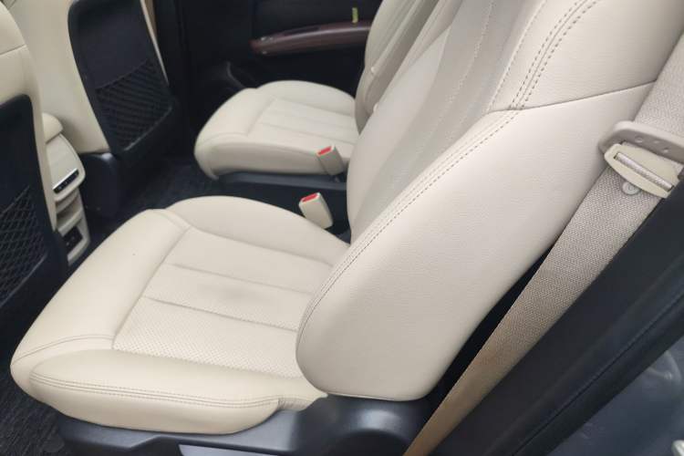 Used BYD Song MAX New Energy 2019 DM 1.5T Smart Connect Enjoyment Model 6-Seater China V Standard Interior 4