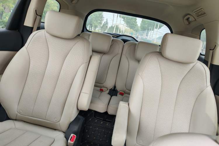 Used BYD Song MAX New Energy 2019 DM 1.5T Smart Connect Zhiyao Model 6-Seater China V Emission Standard Interior 4
