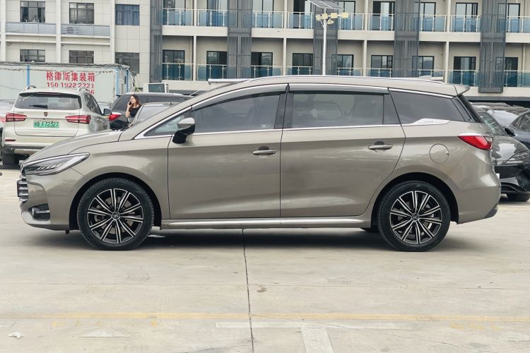 Used BYD Song MAX New Energy 2019 DM 1.5T Smart Connect Zhiyao Model 6-Seater China V Emission Standard Left Side