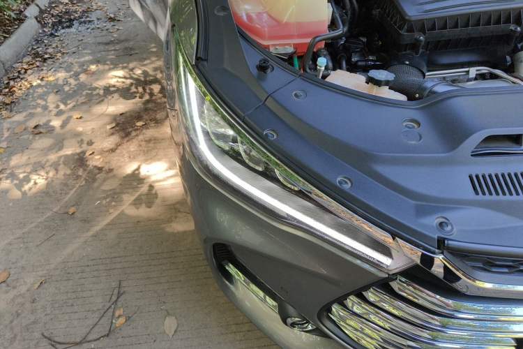 Used BYD Song MAX New Energy 2019 DM 1.5T Smart Connect Zhiyao Model 6-Seater China V Emission Standard Right Front Headlight