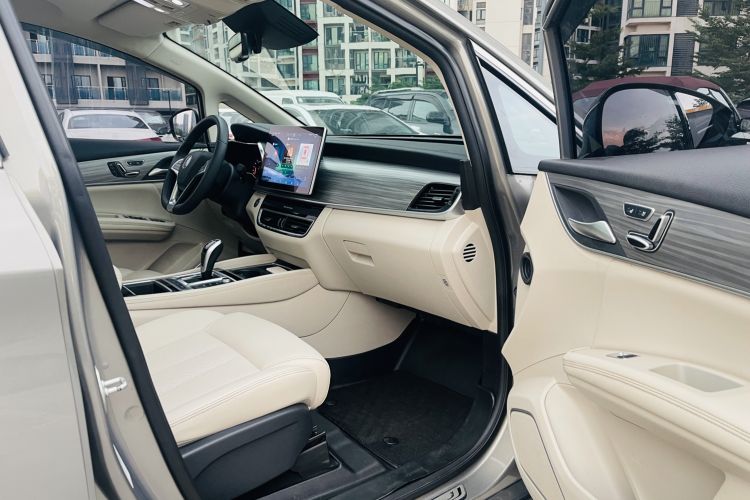 Used BYD Song MAX New Energy 2019 DM 1.5T Smart Connect Zhiyao Model 6-Seater China V Emission Standard Right Front Seat